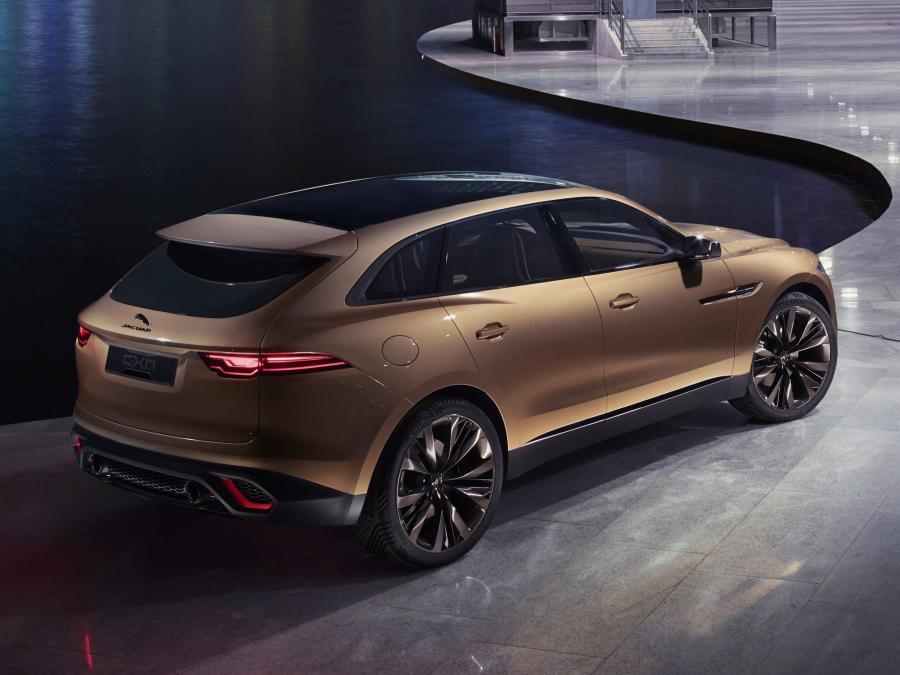  Jaguar C-X17 Concept in Liquid Gold 2013 года  (фото 3 из 36)